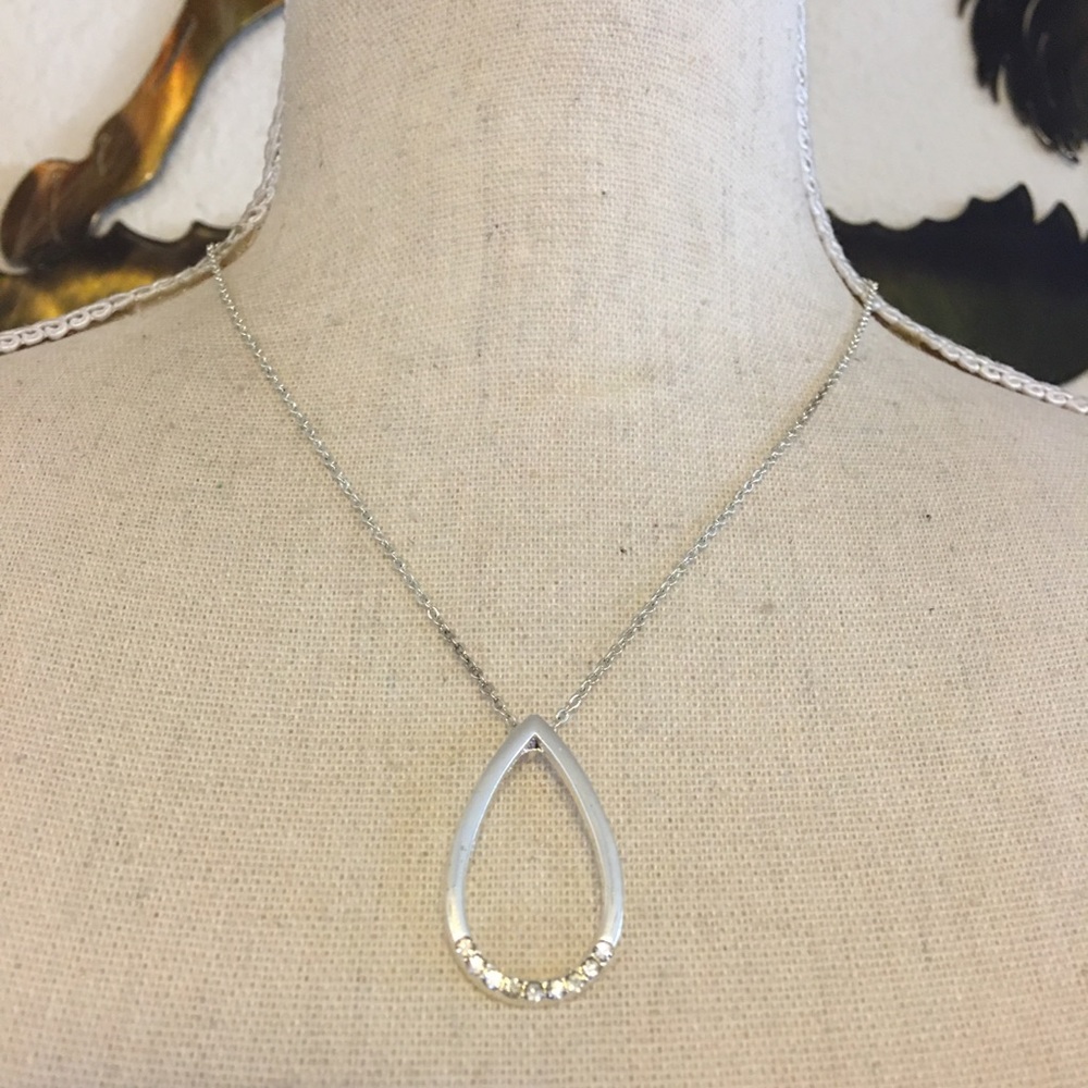 Silver tone crystal teardrop pendant w/chain
